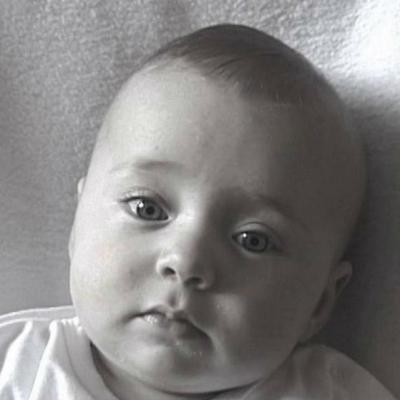 Video: Un tata si-a filmat fetita din prima zi de nastere pana la 14 ani. Uite cum arata fata acum