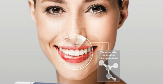 Recapata-ti albul natural al dintilor cu Elgydium Whitening 