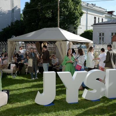 JYSK a prezentat colecția de mobilier și accesorii de grădină pentru vara 2025