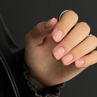 Nail trend alert 2026: Revenirea spectaculoasă a unghiilor pătrate