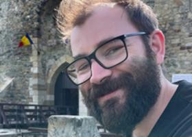 Atenție, Cad Mere! a lansat o serie educațională de 36 de episoade pentru pregătirea Bacalaureatului la Istorie