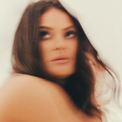 Raluka a lansat o nouă piesă, 'Buchet de trandafiri'
