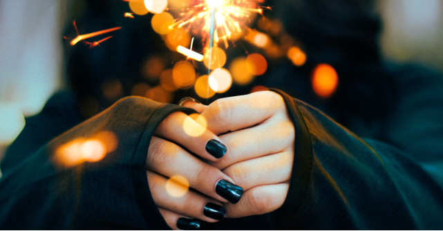 Se poartă unghiile colorate în negru și nu doar Grunge