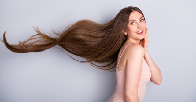 Coafuri păr lung: Stilul începe de la podoaba capilară