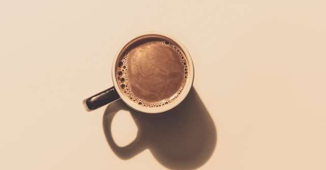 Încă un studiu arată că nu e recomandat să bem cafeaua înainte de micul dejun