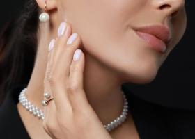 Cum să accesorizezi perlele în ținutele de zi cu zi: sfaturi de stil