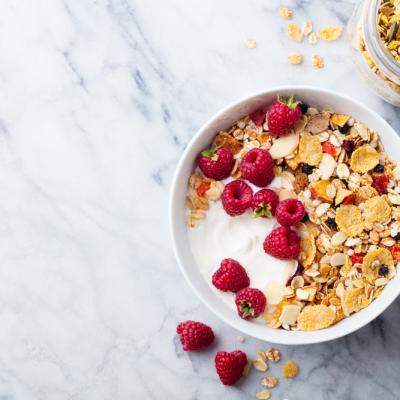 Noutăți de la Activia: Două noi sortimente de iaurt cu mix de cereale, semințe și fructe confiate 