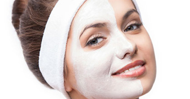 Lifting facial la tine acasa: aceste masti te scapa de riduri