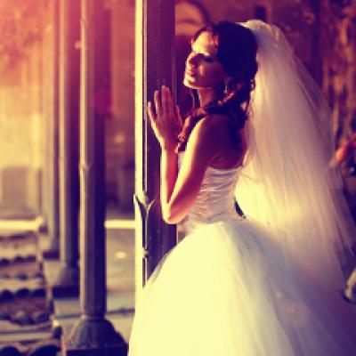 Prea tanara pentru maritis, prea batrana pentru el