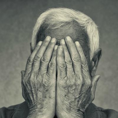 Un batranel de 75 de ani era in fata supermarketului. O adevarata lectie de viata