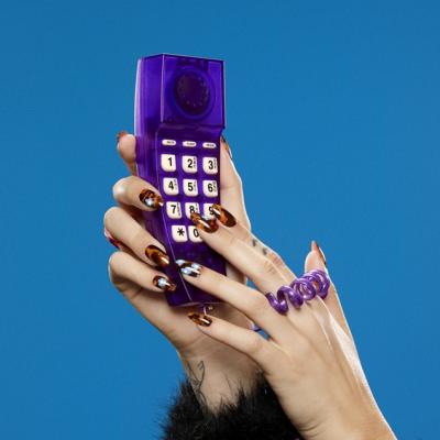 Trend alert în manichiură: Atitudinea anilor ’90 cu noua colecție de toamnă 2025: What’s Your Mani-tude?