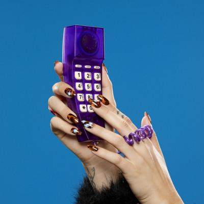 Trend alert în manichiură: Atitudinea anilor ’90 cu noua colecție de toamnă 2025: What’s Your Mani-tude?