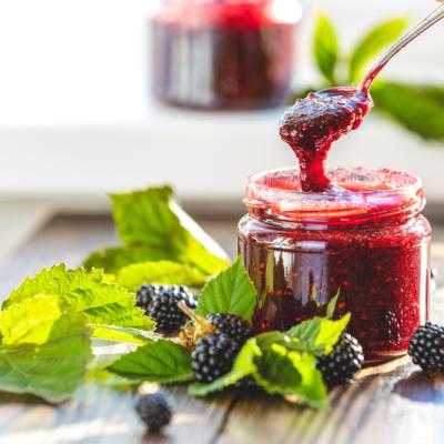 Dulceață de zmeură și mure: combinația perfectă dintre dulce și acrișor. Rețeta simplă pe care merită să o încerci