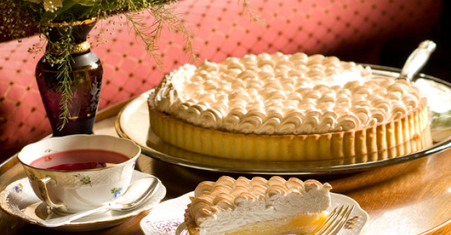 Praji cu dragoste: Tort de mere cu crema de zahar ars