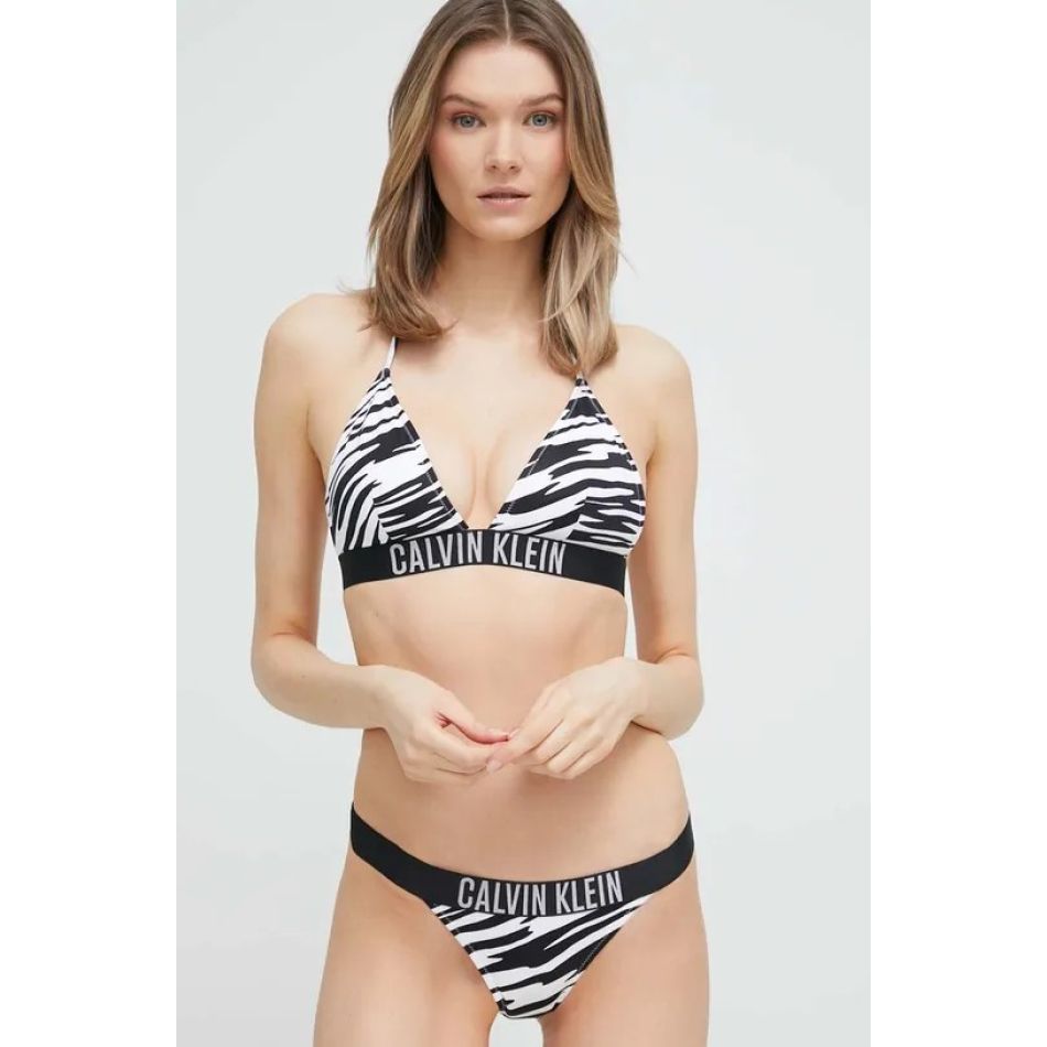 Costumul de baie în două piese: Vedeta verii