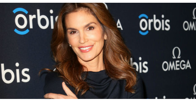 Imaginea cu Cindy Crawford fara Photoshop a devenit virala pe internet