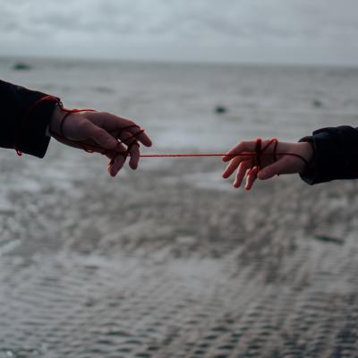 Nu poți fugi de cine îți este scris! Legenda  firului roșu al destinului