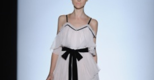 Corina Vladescu: 'Strazile din Romania sunt lipsite de curaj in vestimentatie'