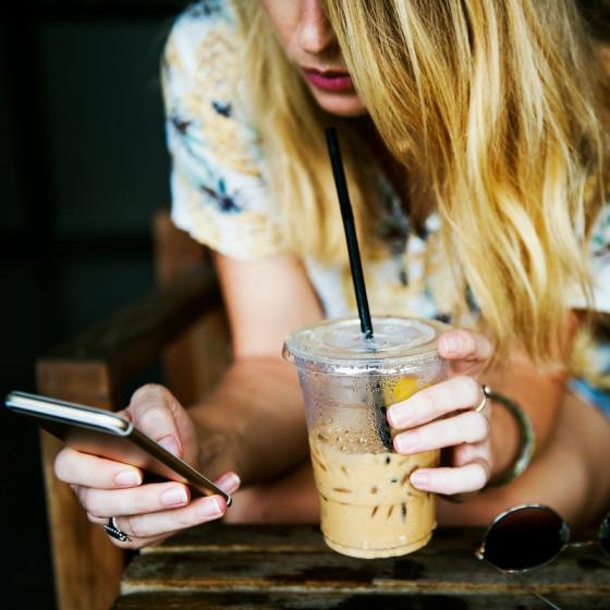 Oferte actuale cu telefoane mobile la abonament in principalele retele de telefonie