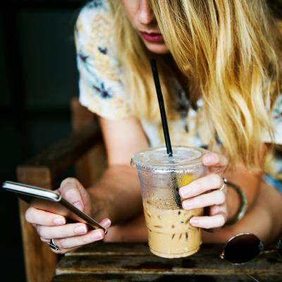 Oferte actuale cu telefoane mobile la abonament in principalele retele de telefonie