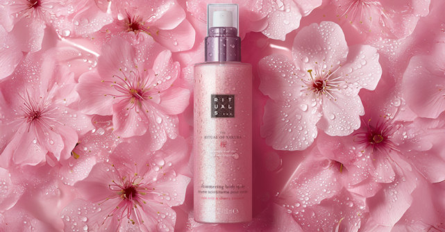 SĂRBĂTOREȘTE FIECARE ZI CU THE RITUAL OF SAKURA – NOUL SPRAY ILUMINATOR PENTRU CORP SE ALĂTURĂ COLECȚIEI EMBLEMATICE