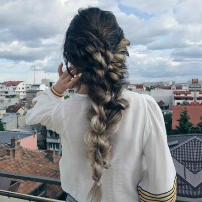 Cum sa faci impletitura de sirena, cea mai frumoasa impletitura a verii?