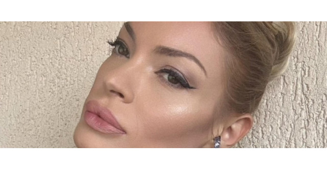 Valentina Pelinel și Cristi Borcea au împodobit bradul de Crăciun în noiembrie: Când așa vor copiii, ce să facem?