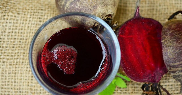 Shoturi de sfecla cu ghimbir pentru imunitate. Consuma-le toata toamna si la iarna nu vei raci