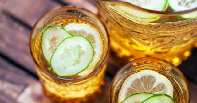 Apa calda cu lamaie - Miracolul din fiecare dimineata! 12 beneficii de top