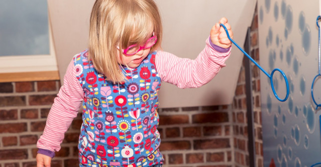 Copiii cu dizabilități au dreptul la o viață normală! Discriminarea, de netolerat în Macedonia! 