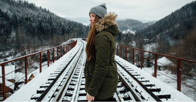 Geci parka pentru zile reci: 5 modele practice și călduroase