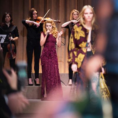 Galerie foto: Burberry prezinta colectia The Bloomsbury Girls!