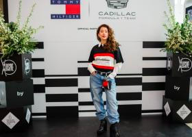 TOMMY HILFIGER ȘI CADILLAC FORMULA 1® TEAM LANSEAZĂ O COLECȚIE PENTRU FANI ÎNTR-O NOUĂ ERĂ A ÎMBRĂCĂMINTEI SPORTIVE AMERICANE