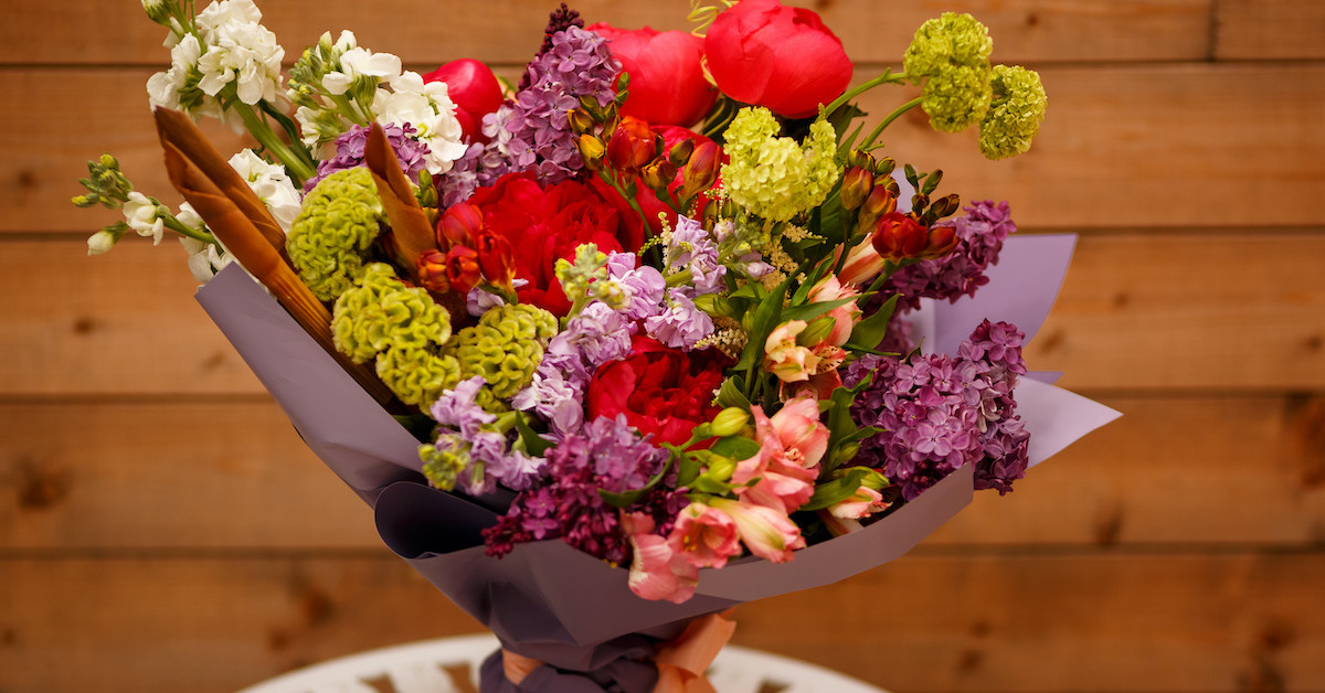 Poza 6 din 6 baiatul cu flori