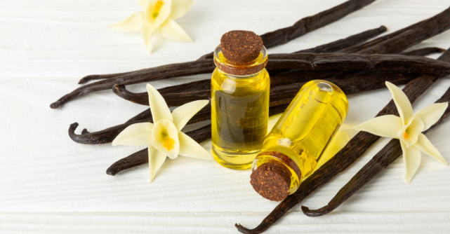 Ulei de corp cu vanilie făcut acasă: Rețeta care lasă pielea catifelată și parfumată în mod natural