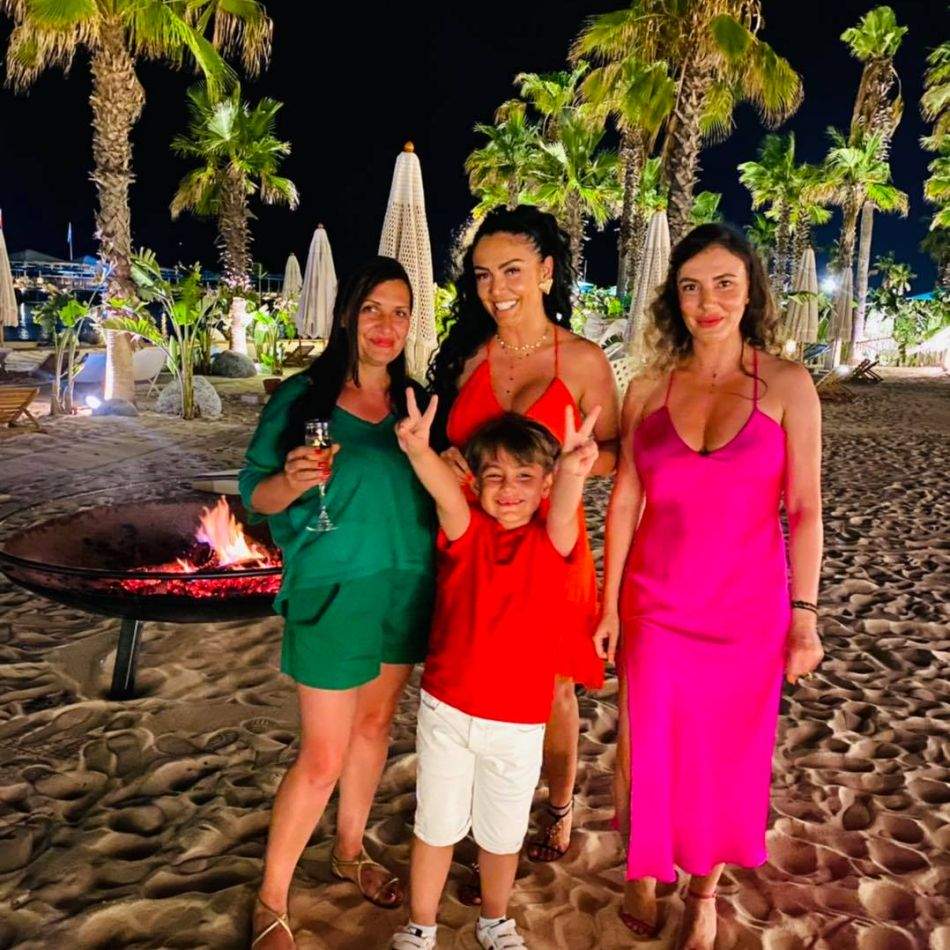 Toată lumea o cunoaște pe Andreea Mantea, dar puțini știu cine este și cu ce se ocupă sora sa mai mare, Lavinia