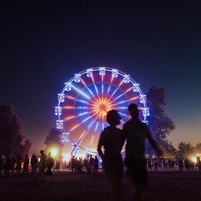 Sport, glam, comedie, invitați speciali și mult zen la Electric Castle. Lista activităților de zi pe domeniul Banffy