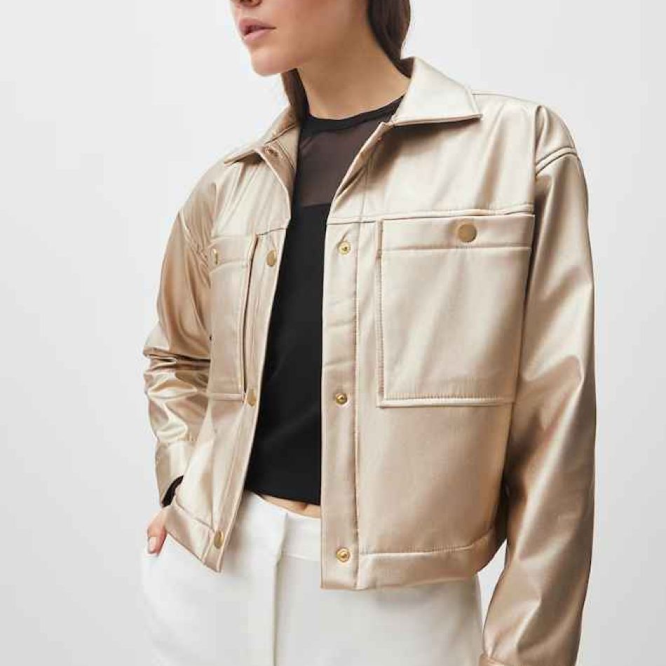 Strălucirea modernă: Cum integrezi accente metalice în ținutele tale