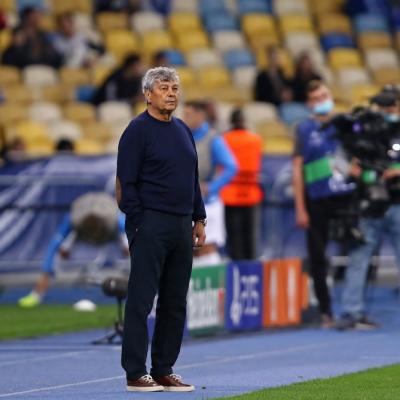 Momentul LEGENDAR când Pele i-a cerut lui Mircea Lucescu să facă schimb de tricouri. Suma uriașă cu care a fost vândut tricoul