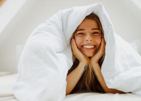 10 motive medicale pentru care doctorii recomandă să dormi dezbrăcată