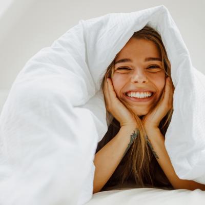 10 motive medicale pentru care doctorii recomandă să dormi dezbrăcată