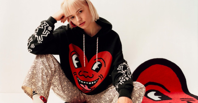 TOMMY HILFIGER LANSEAZĂ COLECȚIA CAPSULĂ TOMMY JEANS ÎMPREUNĂ CU KEITH HARING