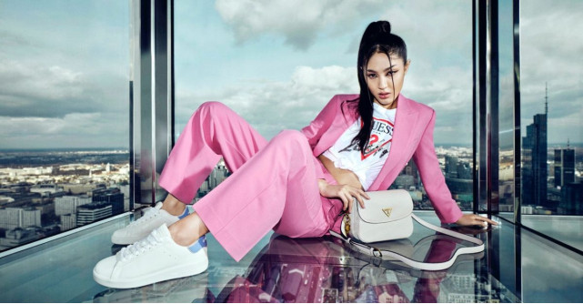 Reinventează-ți stilul cu sneakerși premium 