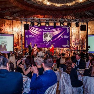 ”Coroana nevăzută a bunătății” a strâns 184 000 euro pentru susținerea activității Fundației Inovații Sociale Regina Maria