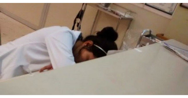 O rezidenta la medicina a fost prinsa dormind. Apoi medicii din lumea intreaga au facut ASTA