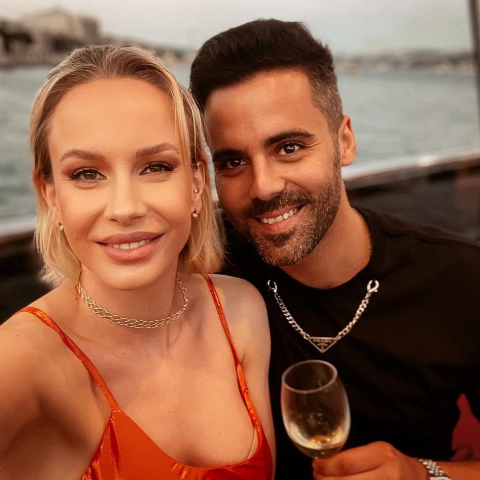 Imagini fabuloase de la nunta Sandrei Izbașa cu Răzvan Bănică. Fosta gimnastă:Ne bucurăm să fim căsătoriți în fața lui Dumnezeu