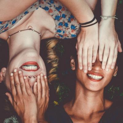 Prețuiește-ți prietenii. Ei sunt darul de la Univers