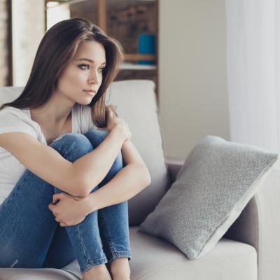 Teama de singurătate: 5 Pași pentru a o depăși și a ieși din relațiile nesănătoase