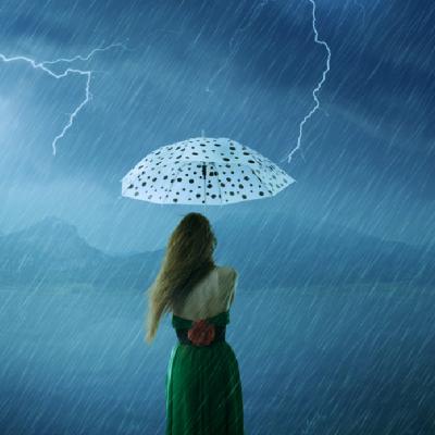 Nu permite furtunii din sufletul altora să distrugă curcubeul din sufletul tău