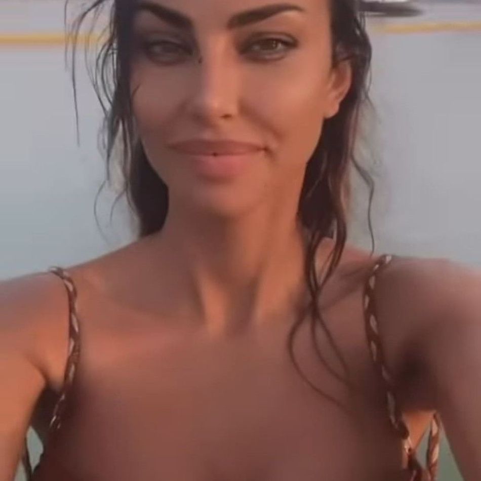 Pictorialul sexy al Mădălinei Ghenea l-a făcut pe Mihai Bobonete să aibă o reacție surprinzătoare: Să vă dea Dumnezeu sănătate